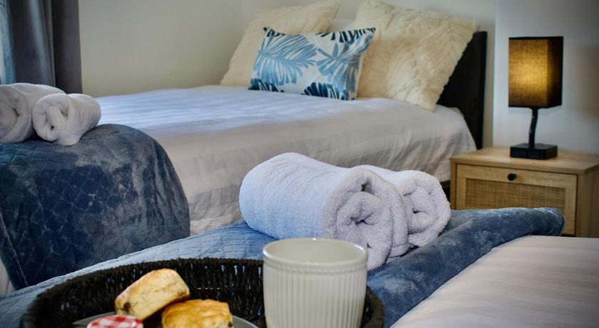 Cozy 2-Bed Home, St Helens - Sleeps 5 - Free WiFi