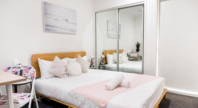 Standard Queen Room in Gregory Hills - Quaint Spot - Shared Bathroom