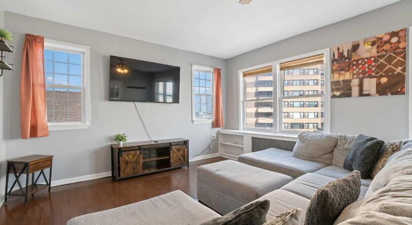 Escape to Raleigh Ave 3 Steps from the Beach