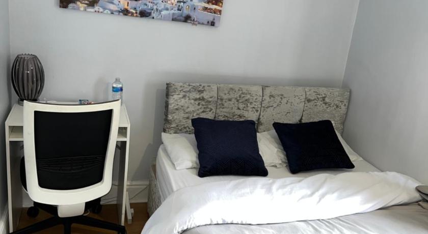 En-suite Room Near City Center 4