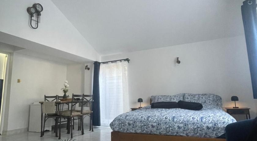 New luxurious and spacious guest suite in Banstead