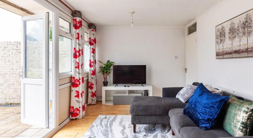 Spacious Home by Lee Valley Rafting Waltham Cross