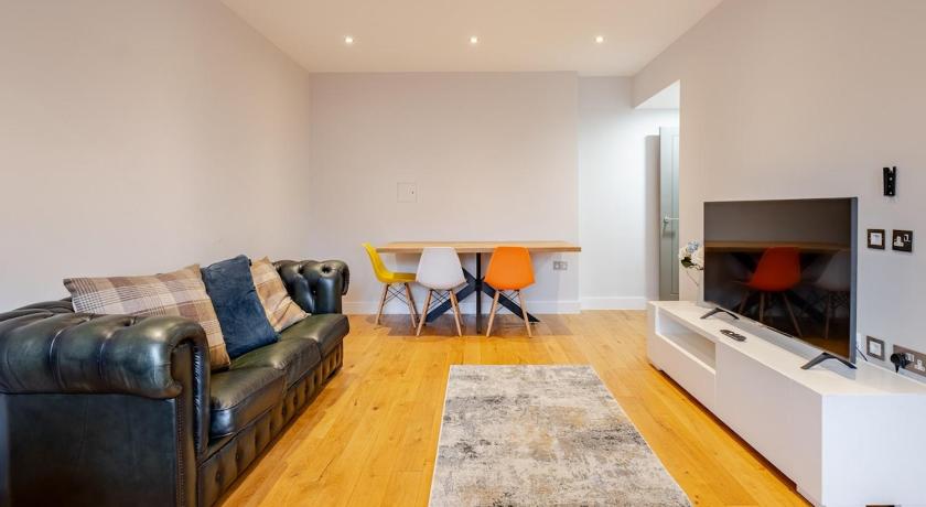 Lovely Central Brentwood Flat