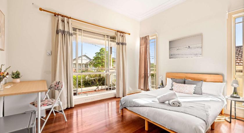 Quaint Double Room - Convenient Spot in Bexley - Shared Bathroom