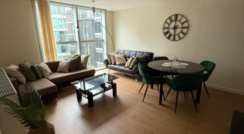 Central Hub Flat