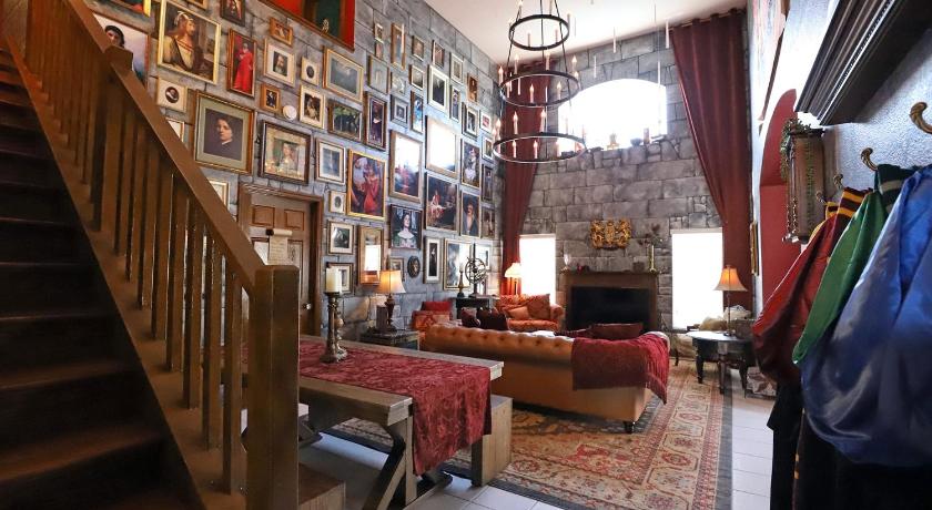 Waterfront 6-Bedroom Wizarding Villa in Lake Berkley Near Universal Studio's Harry Potter