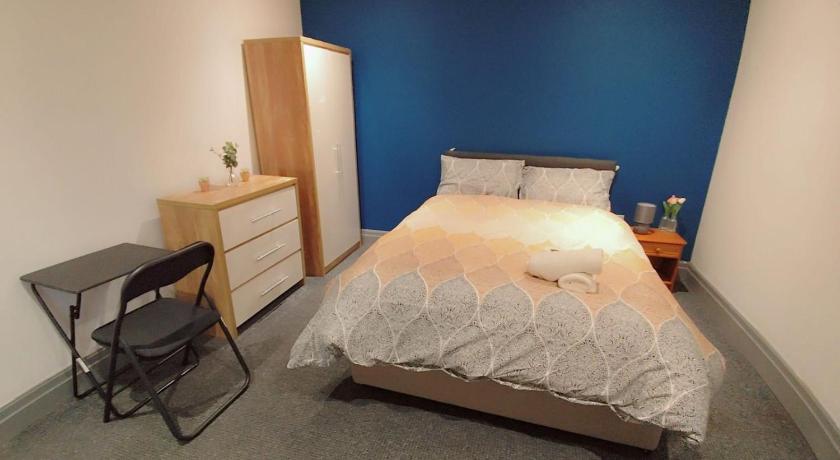 Double-Bedroom in the Heart of Eccles Manchester Perfect for Short Stays BH4