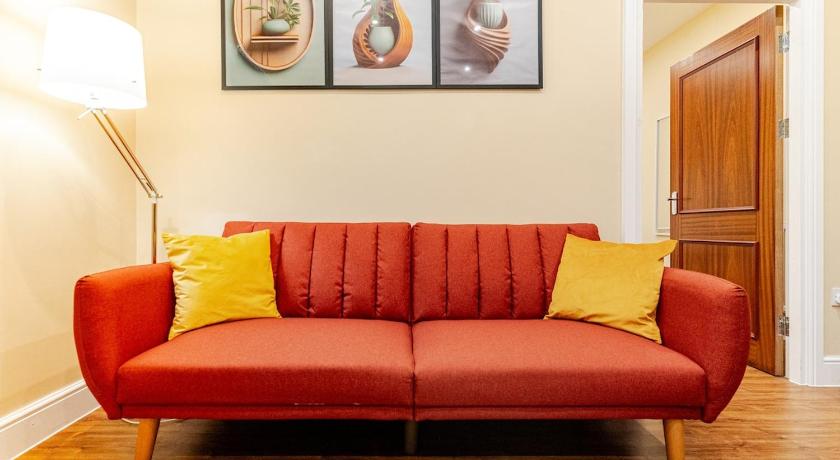 Cozy Modern Flat Walsall Town Centre with Wi-Fi