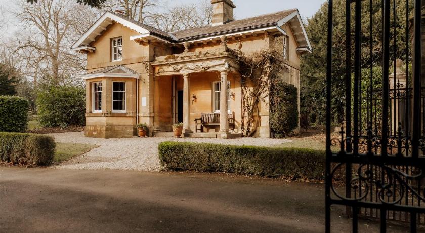 The Gate Lodge by Mint Stays