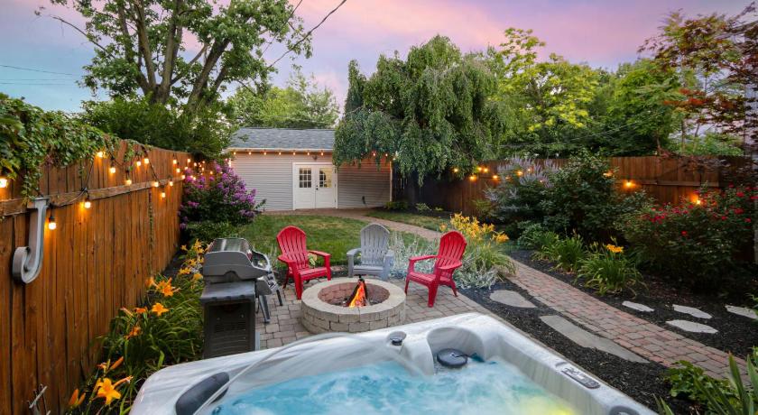 Home with Garage, Hot Tub, near OSU & Short North