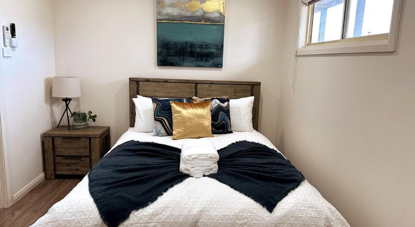 Modern Home 4mins drive to Oyster Farm & River with Free Parking
