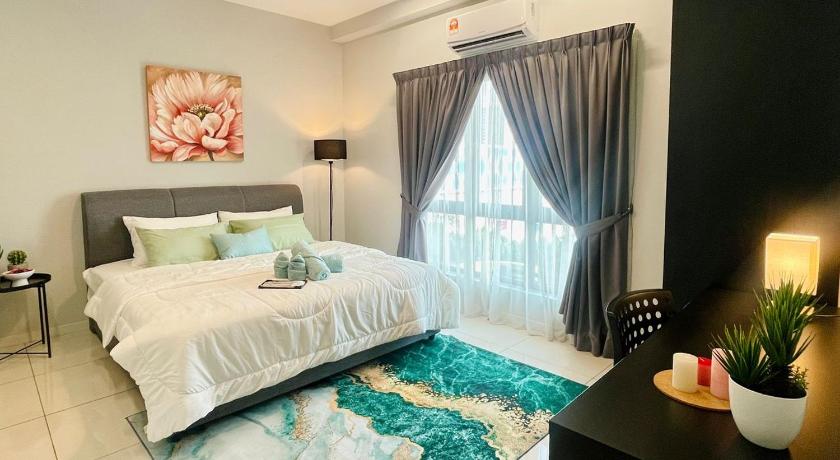 Emira Residence by AisyieraLodgestay
