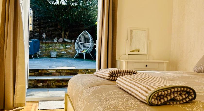 No3 Little Eaton - Perfectly located town house - By the sea - Free Parking