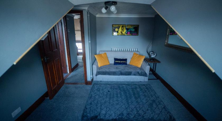 Sea View Top Floor Apartment