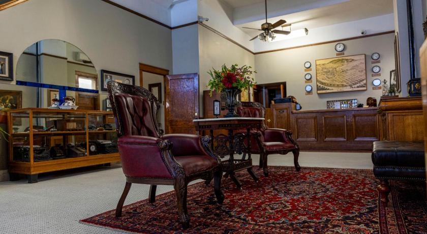 Gardner Hotel & Hostel