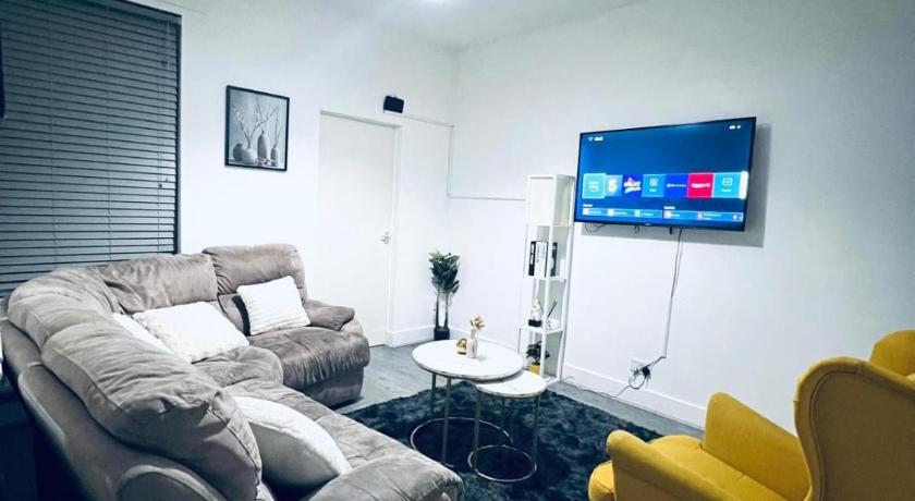 SwankyHome4Groups NearM6