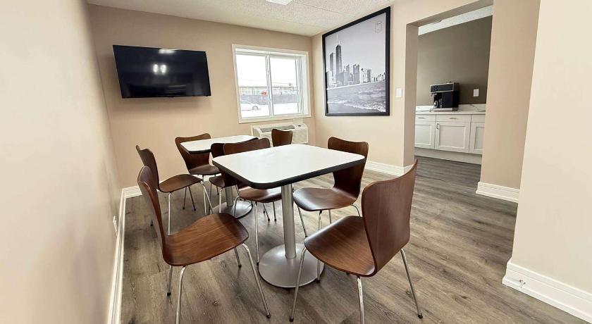 Super 8 by Wyndham Rockford South
