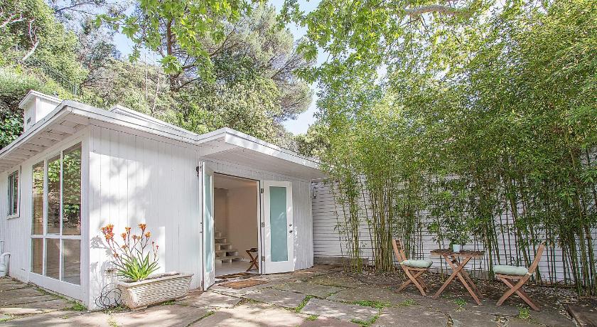 Beverly Glen Charming Gated Guesthouse