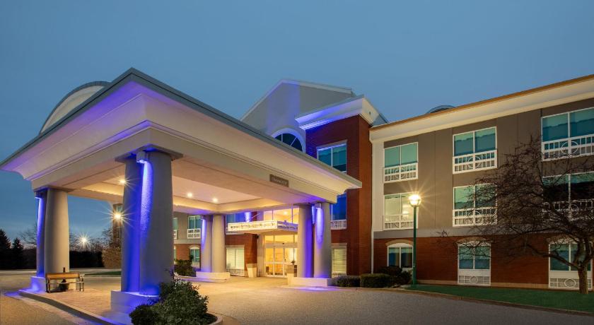 Holiday Inn Express Hotel & Suites Grand Rapids-North By IHG