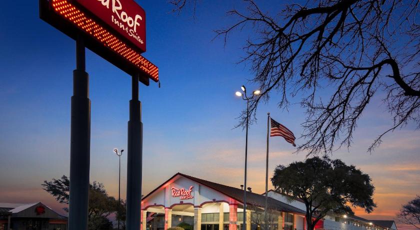 Red Roof Inn & Suites Irving – DFW Airport South
