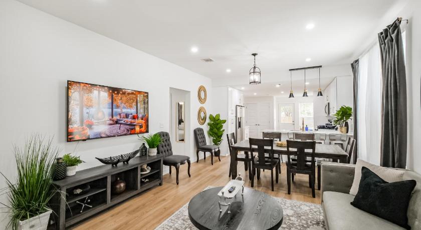 Lovely Home Minutes To Downtown