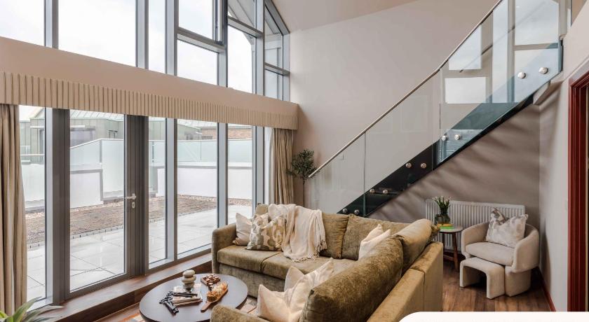 Waterside Living I Luxe Apartments