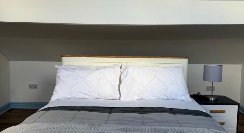 Near Birmingham - Stylish Loft - Free Parking