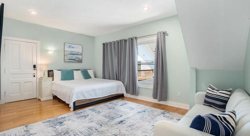 Grand Harbor Apartments Unit 4 - 200