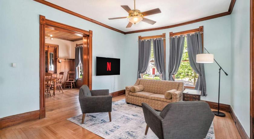 Grand Harbor Apartments Unit 1 - 200