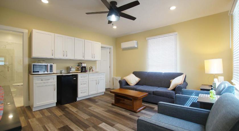 Grand Harbor Apartments 209 Clinton Unit 1