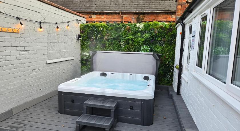 Centre Apartment - Sleeps 2 & Roof Top Hot Tub