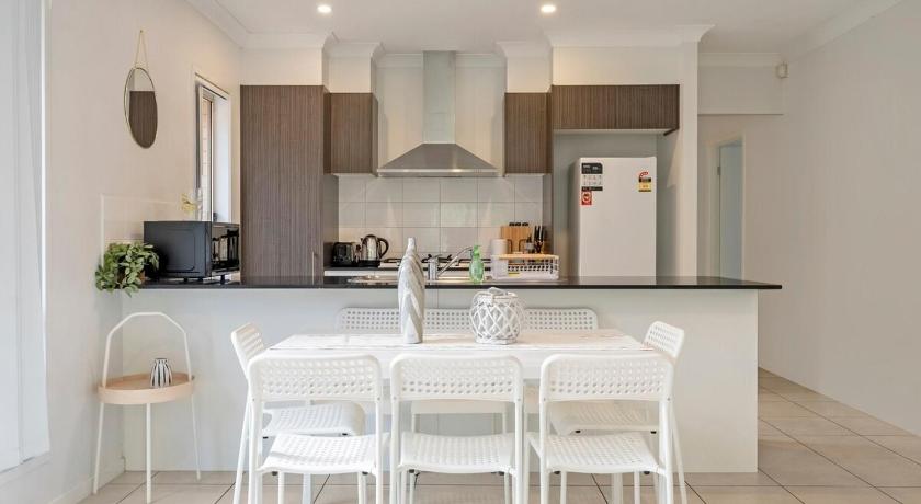 Cosy Escape Near the Parks