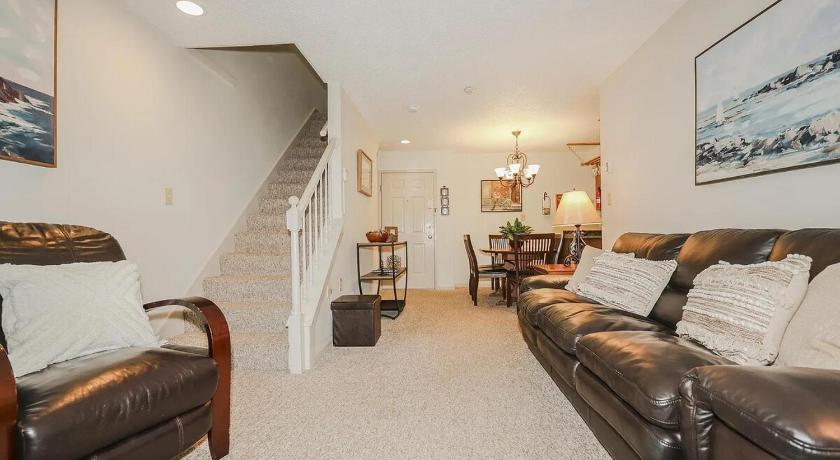 Lincoln Condo with slope view