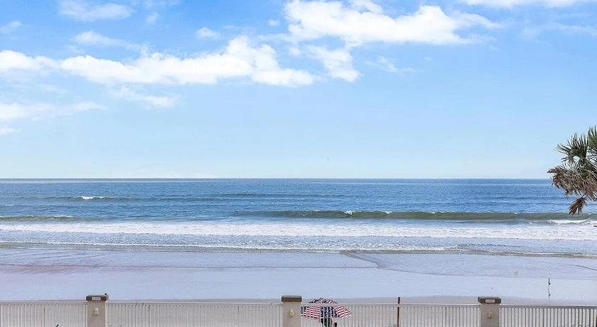 Amazing Ocean View Beachfront Entire Apartment Direct access to Beach
