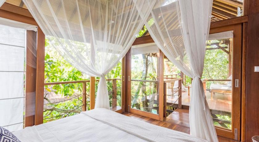 Coconut Corner - Ocean View Treehouse