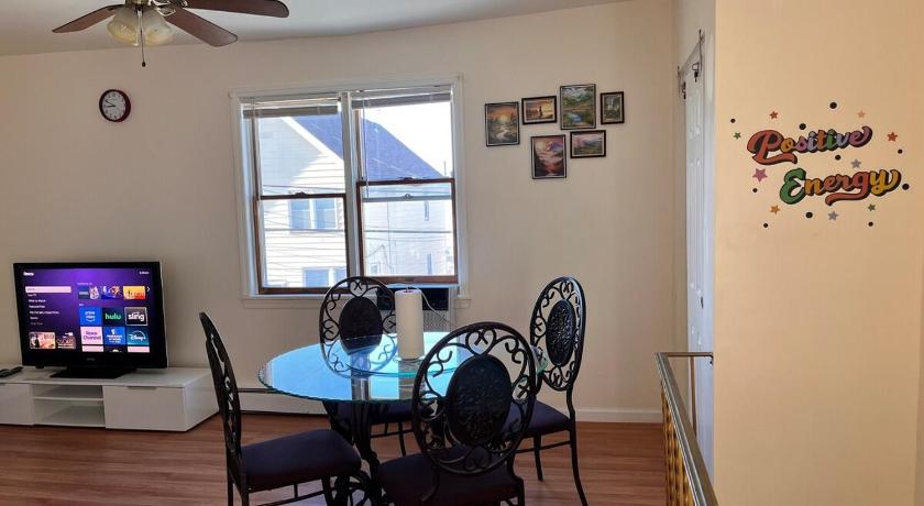 Amazing three bedrooms Apartment near EWR and NYC