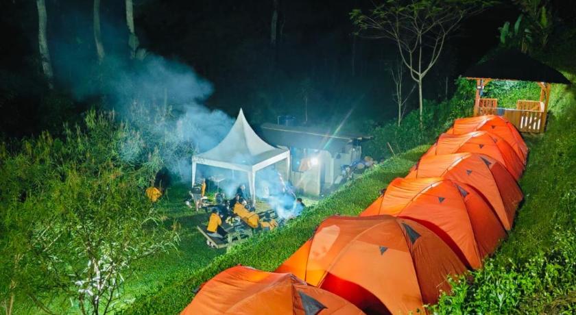D'Sentra Riverside Camp