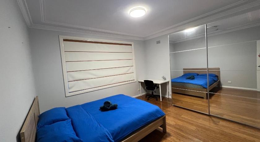 4 Yellow Room
