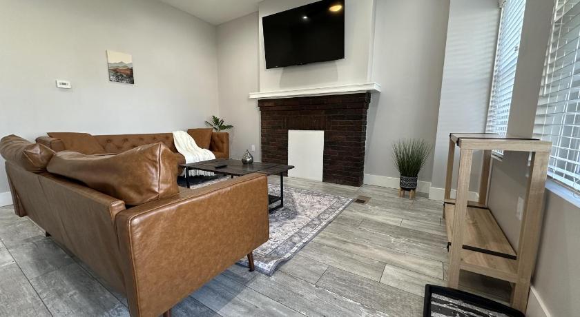 Urban Retreat 2BR Near Downtown