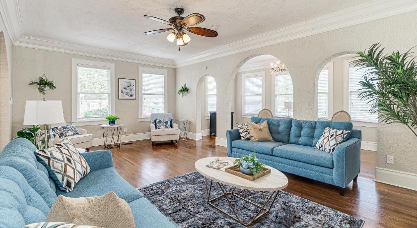 The Diamond Colonial - Luxury Home Near Lake Hollingsworth - Events OK