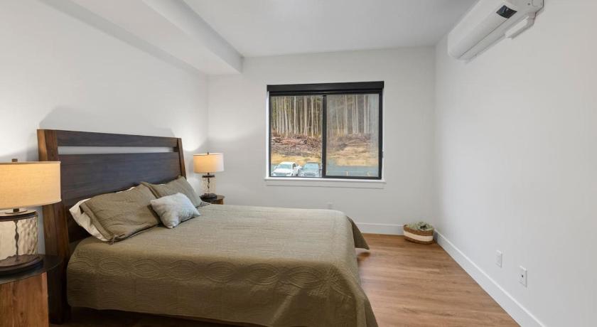 Modern Condo with Incredible Mountain Backdrop 207