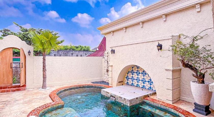 Princessa Villa by Raminten