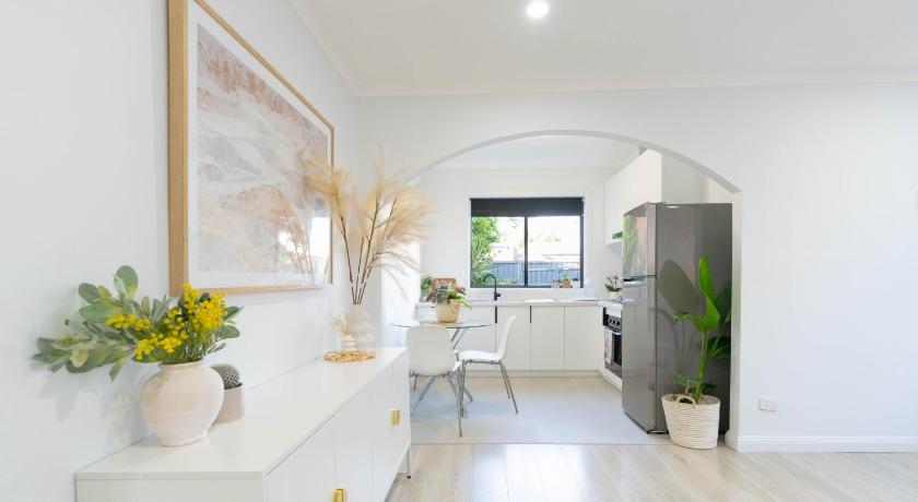 Entire Charming Periodic Victorian House in Prime Brunswick Location