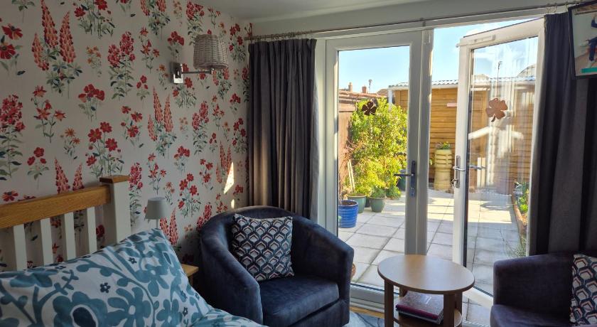 Flower Garden Studio in Sheringham-Cycle friendly