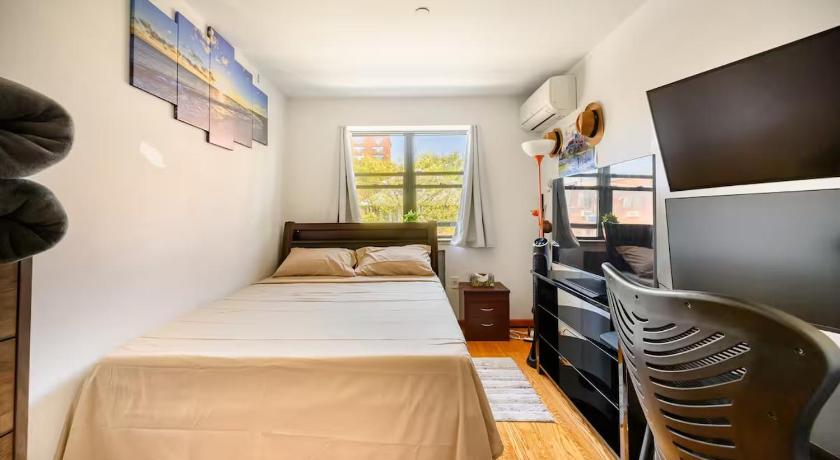 BEST Large Private Room & Private Bathroom
