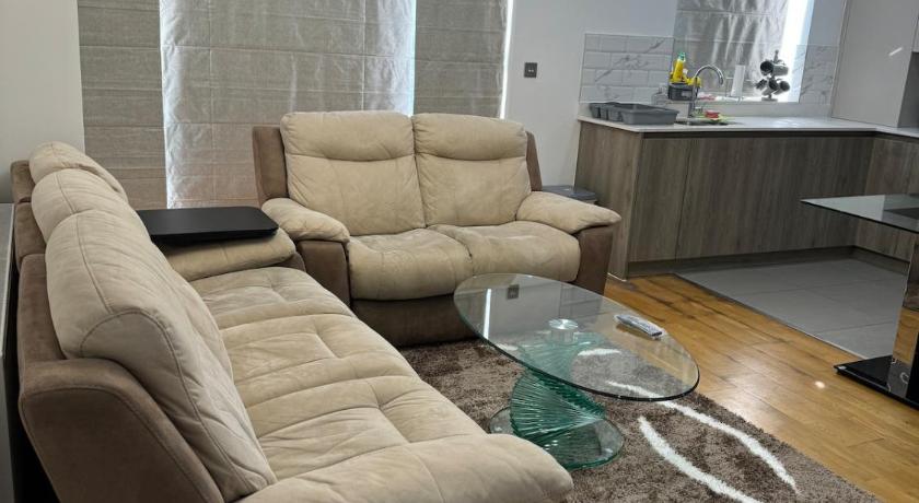 3 bedrooms and 2 bathrooms Flat