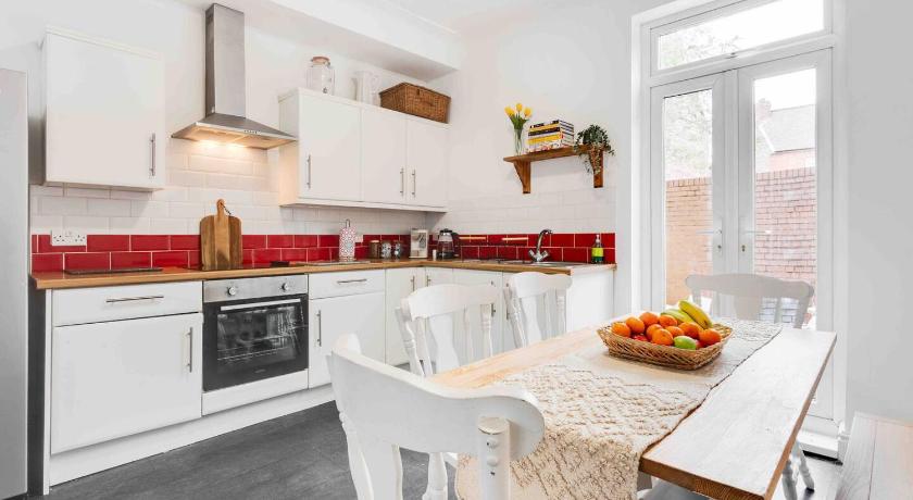 Beatles Retreat Penny Lane W Patio Parking