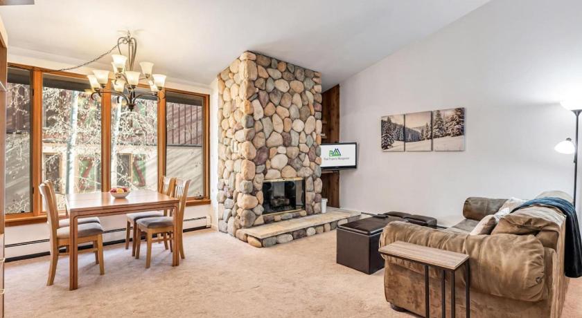 Downtown Vail Village Perfect Location Fireplace