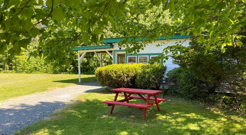 PATIO MOTOR COURT