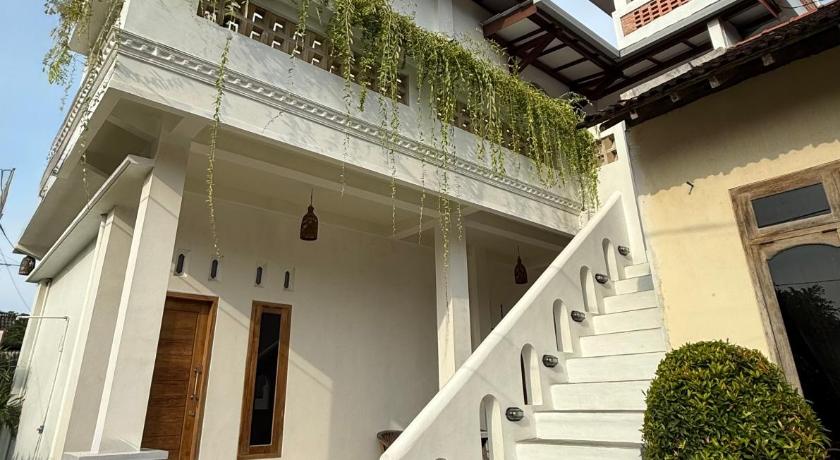 Watukarung Kaderi's Home